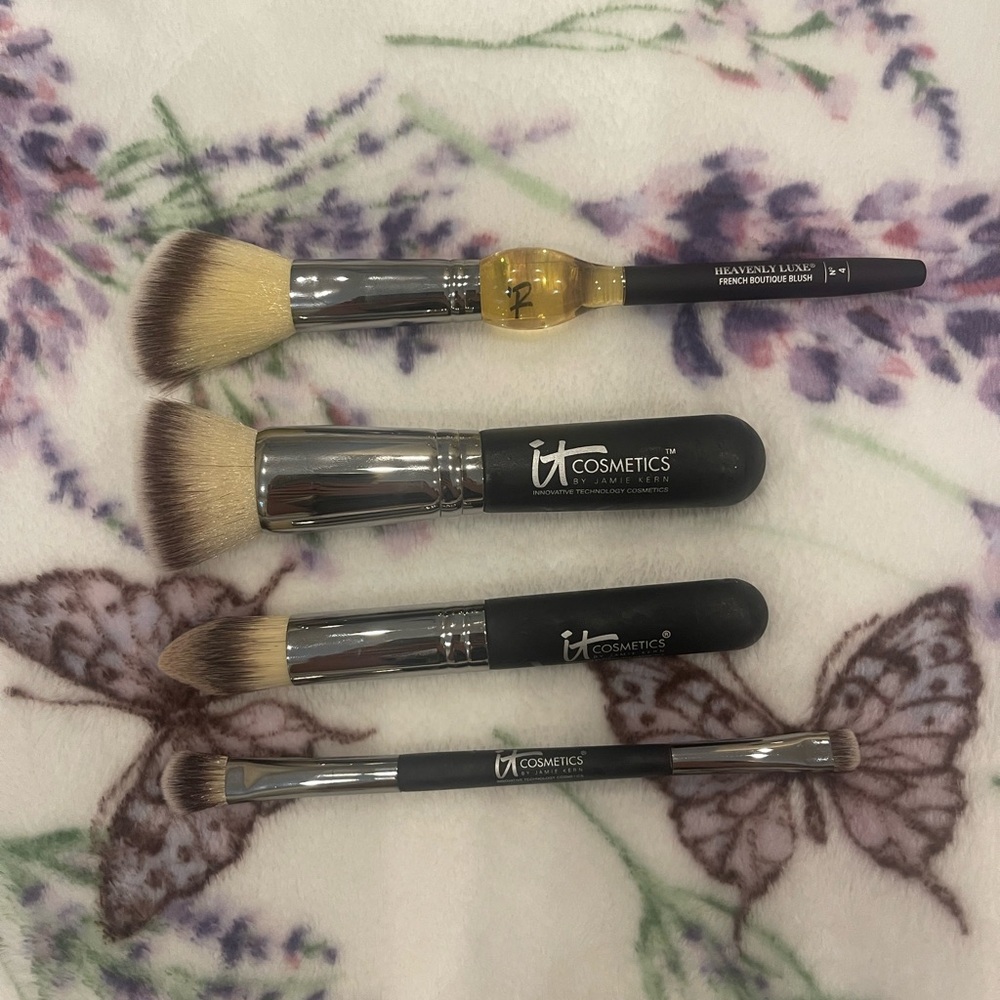 It Cosmetics Heavenly Luxe Cosmetics Blush Pointed Eyeshadow Foundation Brushes